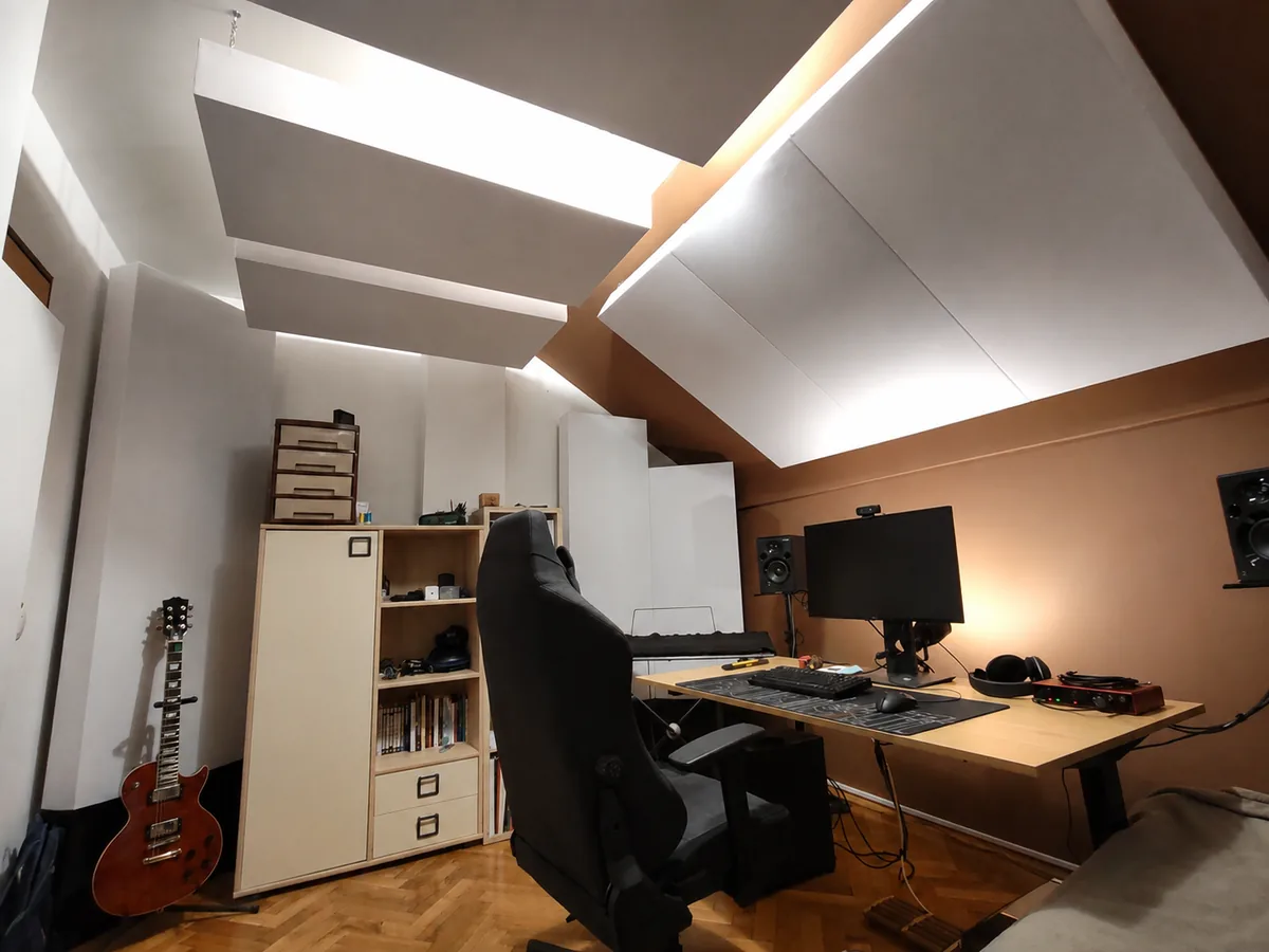 Izvedeni paneli u studiju u potkrovlju